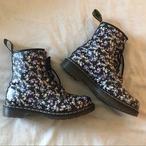EUC FLORAL DOC MARTENS
